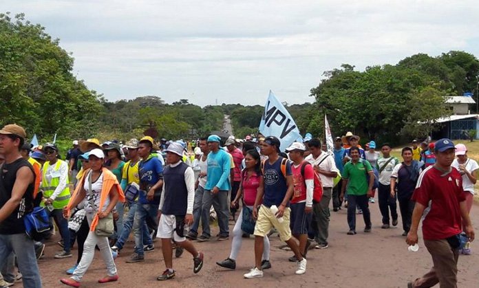 Más de 40 kilómetros han recorrido indígenas de Amazonas hacia Caracas