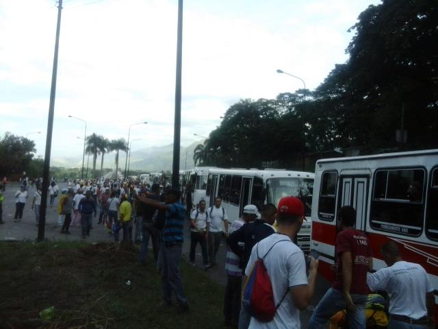 Atacan a opositores en la ARC a la altura de La Victoria a las 10:55 am #1S (Fotos y Video)