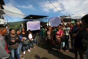 Familiares de reos mantienen secuestradas a doce personas en Politáchira