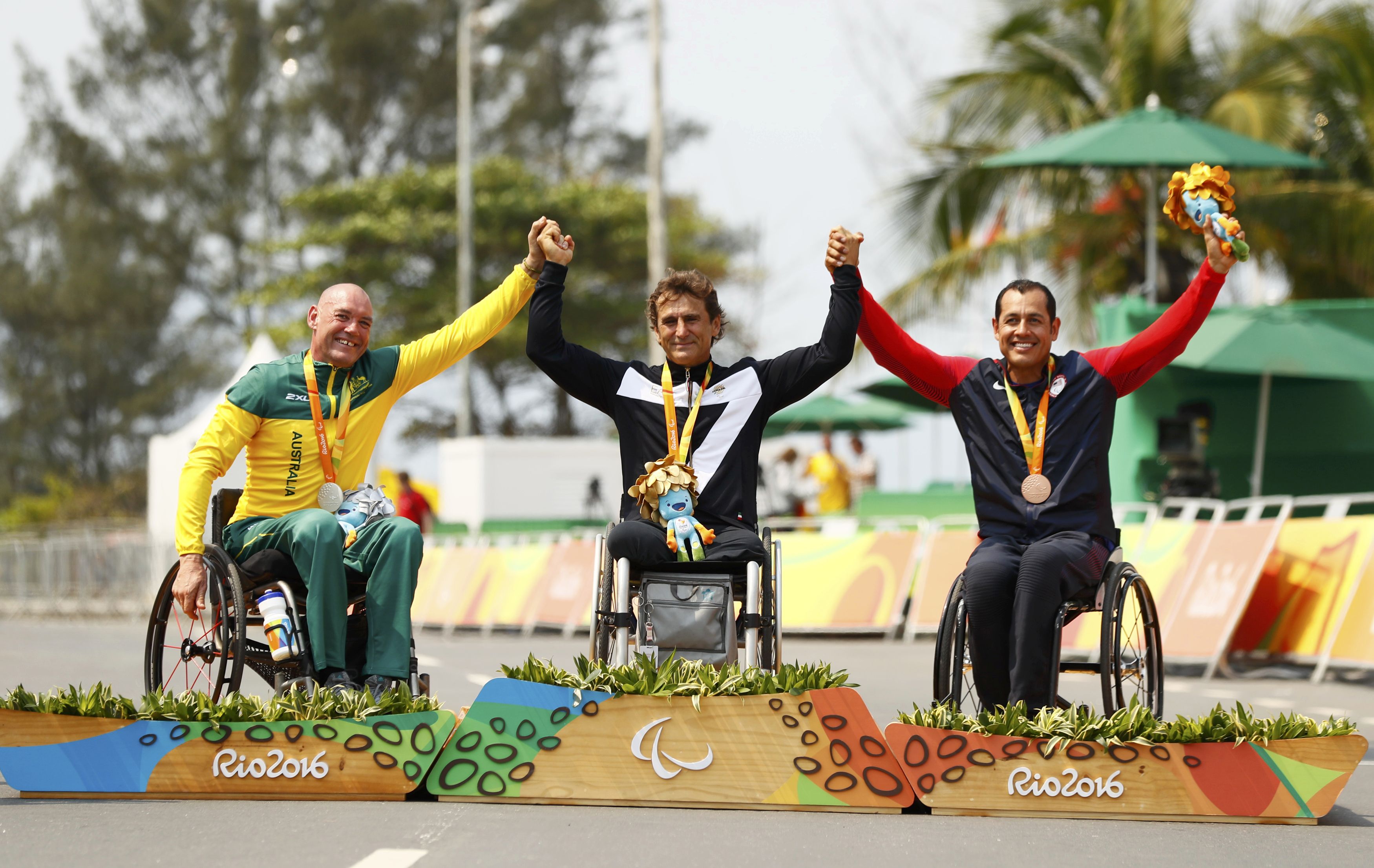 Alex Zanardi, el Superman automovilista, se baña nuevamente de oro olímpico en la bicicleta de mano