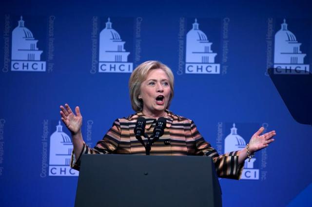 STX42. WASHINGTON (EE.UU.), 15/09/2016.- La candidata a la presidencia de los Estados Unidos Hillary Clinton habla hoy, jueves 15 de septiembre de 2016, durante la gala del Congressional Hispanic Caucus Institute en Washington, DC, (EEUU). EFE
