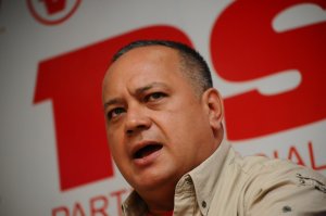 Cabello amenaza con juicios penales a los diputados que “se atrevan” enjuiciar políticamente a Maduro