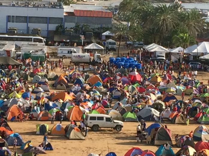 Al grito de “no quiero show ni comiquitas” despertaron al campamento ñángara