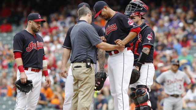 Carlos Carrasco sufrió fractura en su mano derecha; no hay fecha de regreso