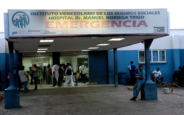 Maracaibo,Venezuela,04/08/2010. Abuso de agentes de Polisur a joven embarazada, al capturar a su esposo en su casa,por supuesto caso de homicidio, sin orden formal de captura. En la foto Hospital Noriega Trigo, lugar donde fue tratada Kelly Gonzalez de 24 anos.