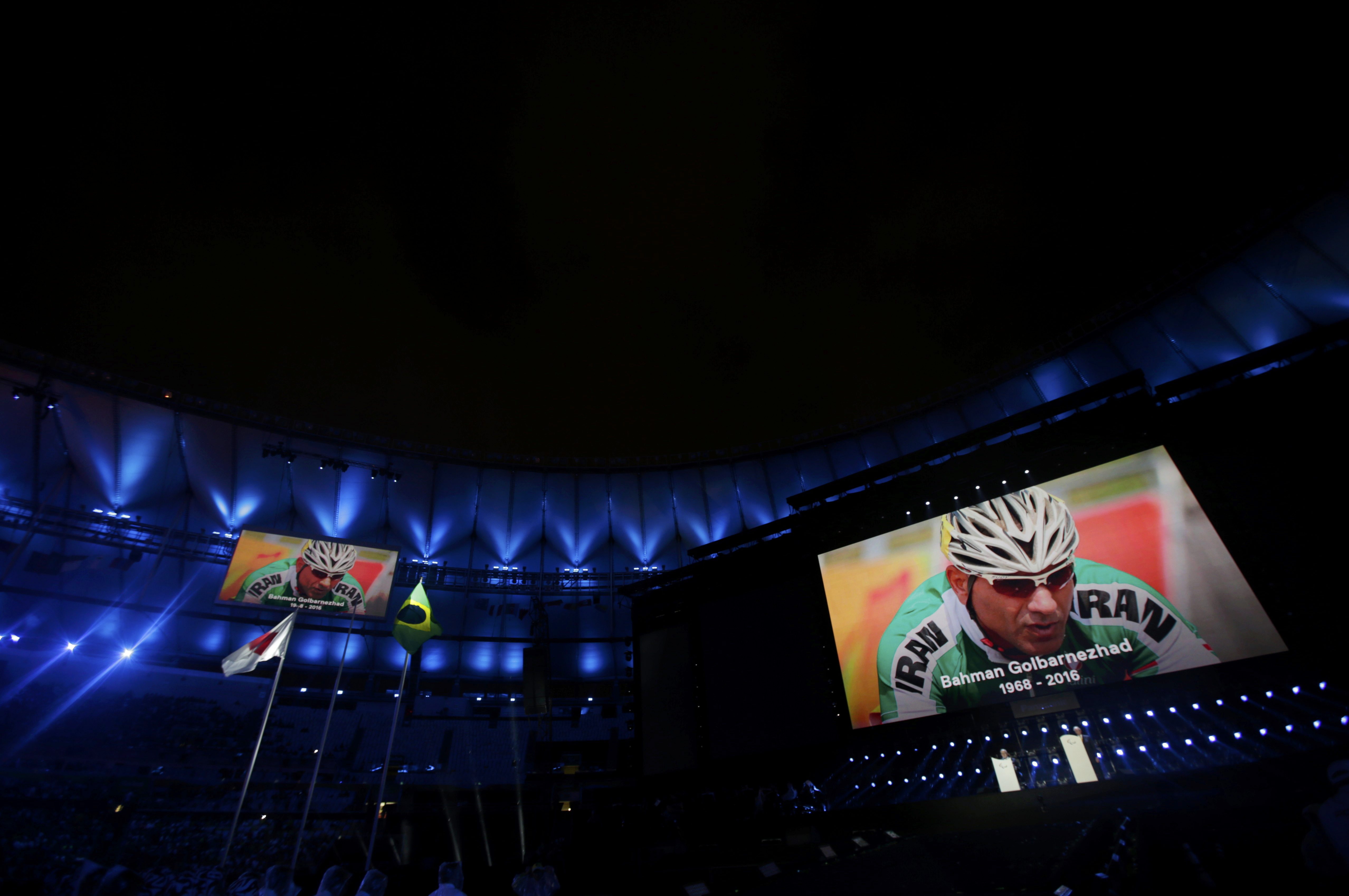 Río cierra sus Juegos Paralímpicos con las banderas a media asta (Fotos)