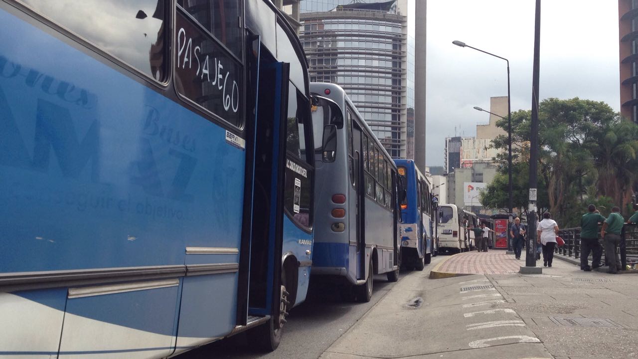 Ivlev Silva: Gobierno pone a pelear a transportistas y usuarios para evitar aumento de pasaje