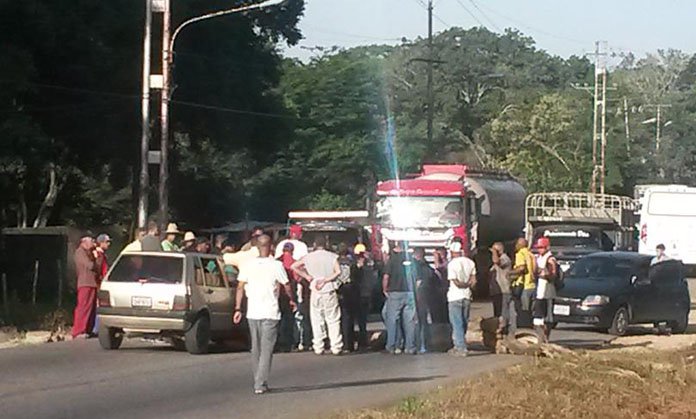 Protesta en la Intercomunal Barquisimeto – Duaca por aumento de pasaje #29Sep