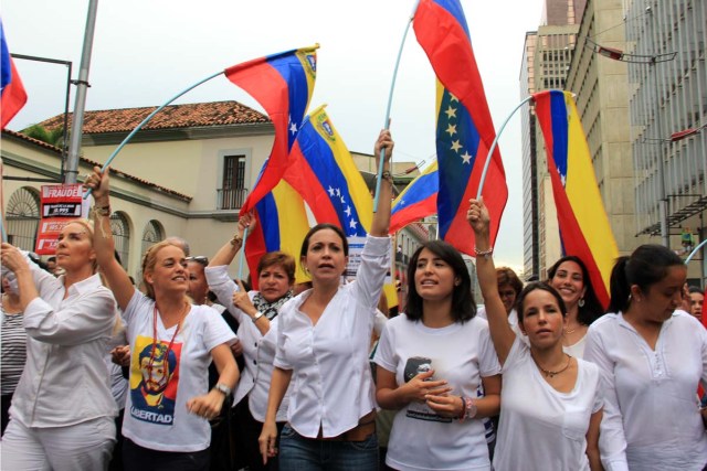 Mujeres de Blanco exigen revocatorio 2016 (2)