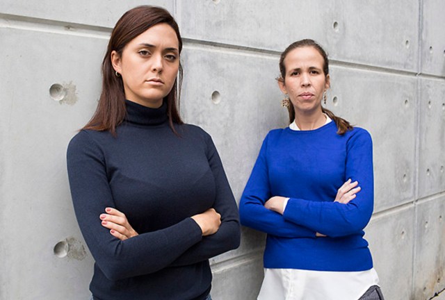 Rosaura Valentini, esposa de Yon Goicoechea, junto a la diputada de Voluntad Popular, Manuela Bolívar, ayer, en Madrid Foto: El Mundo ES / SERGIO GONZÁLEZ VALERO