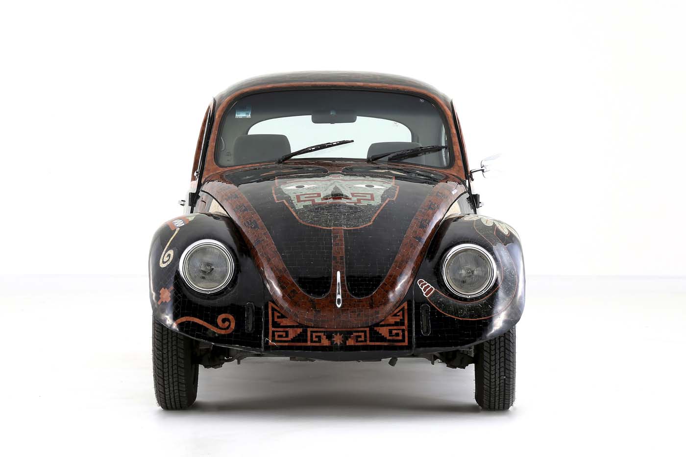 Presentan un escarabajo Volkswagen con piedras semipreciosas (fotos)