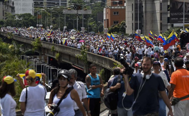 marcha autopista mujeres