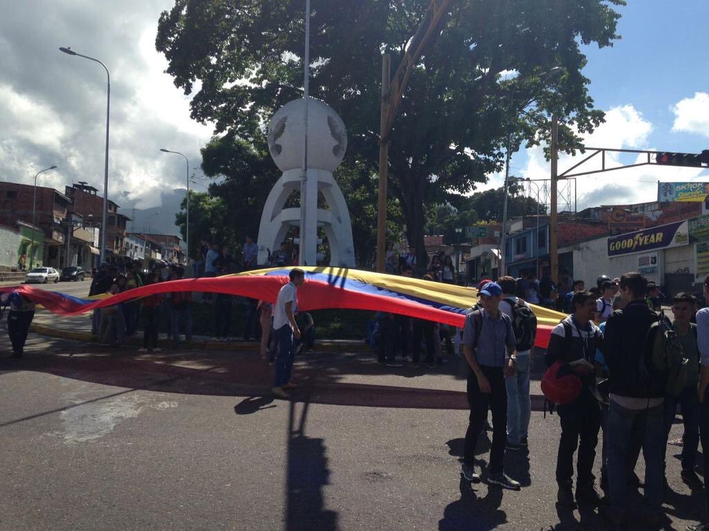 Reportan varios heridos durante protesta en los alrededores de la Ucat #24Oct (Video)