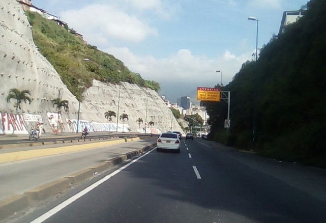 Avenida Victoria  completamente sola durante el #ParoNacionalContraMaduro