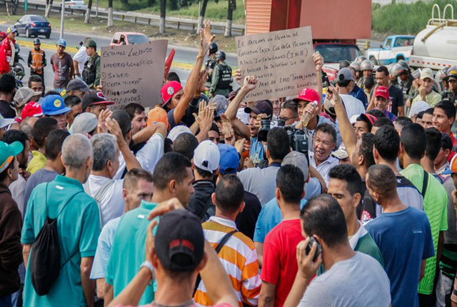 Caballerizos de La Rinconada trancaron la autopista Valle-Coche