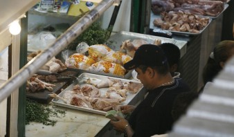 Habitantes de Puerto la Cruz afirman que sueldo alcanza sólo para siete almuerzos