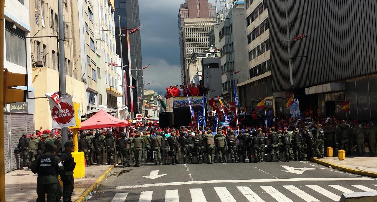 Marcha oficialista llegó hasta a la AN (Foto)