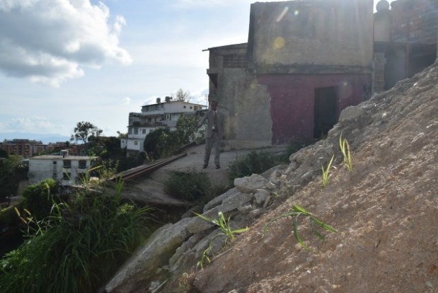 Foto: Al menos diez casas en peligro de colapsar en San Antonio de Los Altos / Diario Avance