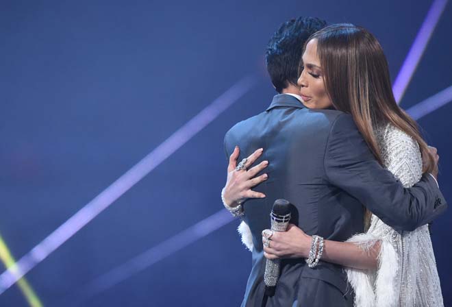 JLo y Marc Anthony se unen para ayudar a los afectados por los desastres naturales