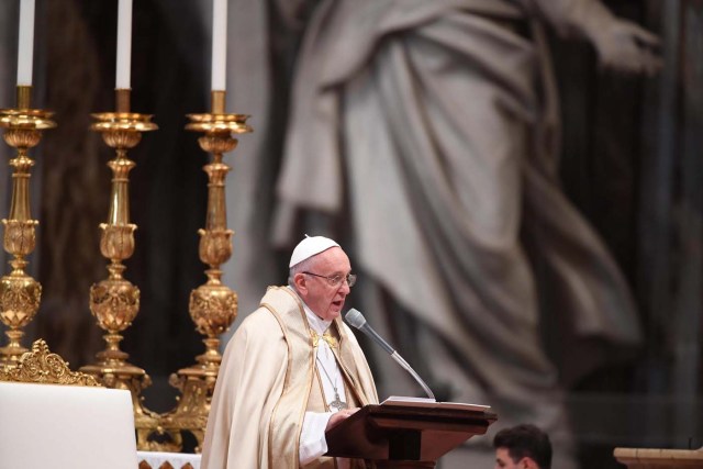 . Vatican City (Vatican City State (holy See)), 19/11/2016.- Pope Francis (C) speaks during the Consistory ceremony in Vatican, 19 November 2016. Pope Francis has named 17 new cardinals, 13 of them under age 80 and thus eligible to vote in a conclave to elect his successor. (Papa) EFE/EPA/MAURIZIO BRAMBATTI