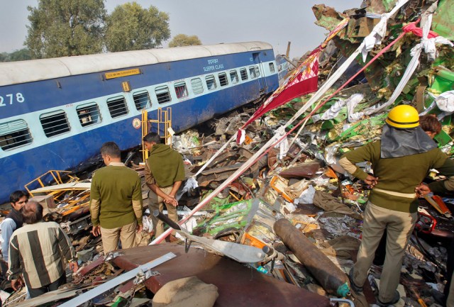 2016-11-20T111947Z_2125148705_S1AEUNXHTBAA_RTRMADP_3_INDIA-TRAIN