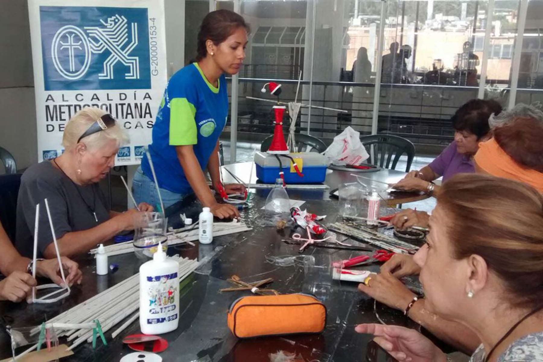 Talleres navideños impulsados por la Alcaldía Metropolitana invadieron el Mercado de Chacao