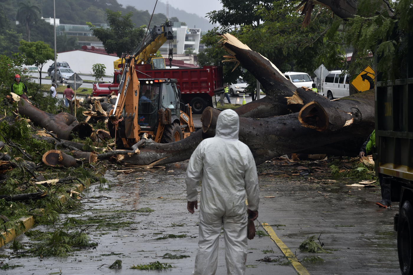 El cuerpo tapiado de una niña elevó a 10 los muertos tras el paso de Otto por Costa Rica