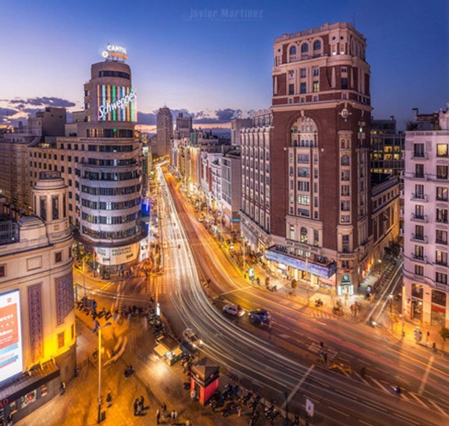 Madrid, la capital cosmopolita de España, cuenta con más de 60 museos, una legendaria vida nocturna y maravillosos parques y jardines.