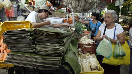 Vendedores-aseguran-ingredientes-hallacas