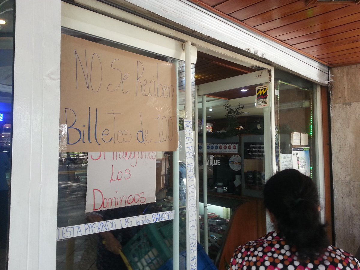 FOTOS: Los comercios se niegan a recibir billetes de 100 Bs. desde este lunes #12Dic