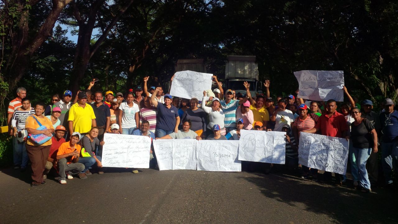 Trabajadores de la Alcaldía de Machiques cierran por quinto día la Troncal 6