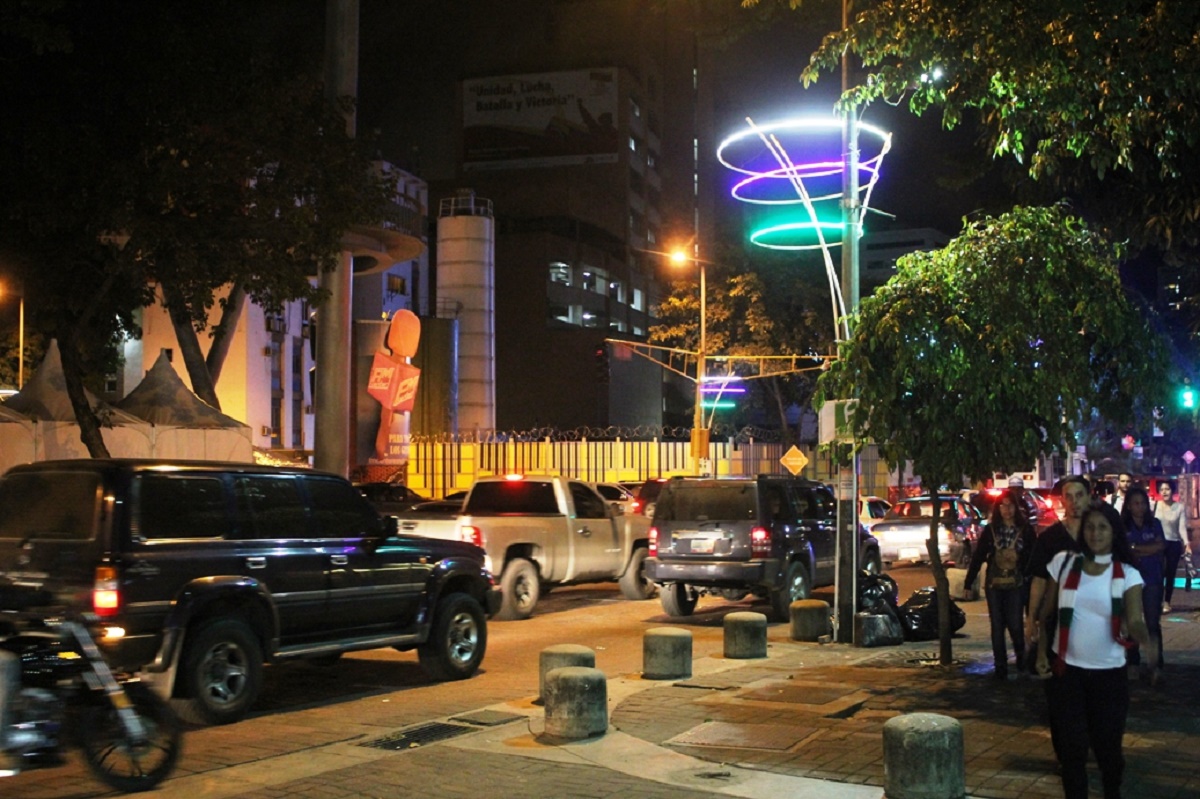 Avenida principal de Las Mercedes lista para recibir la Navidad