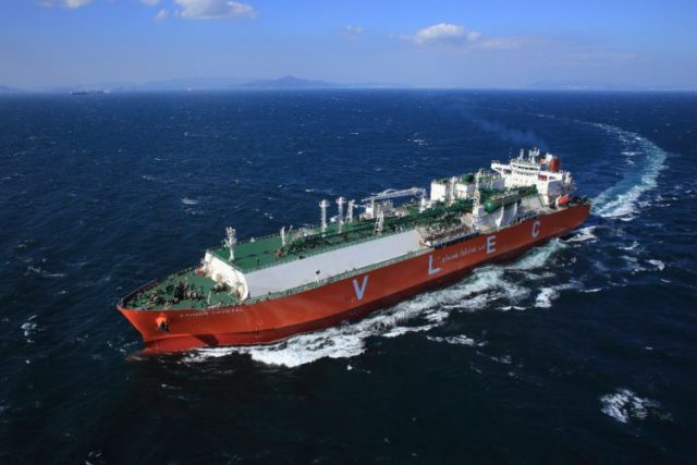 El buque Ethane Crystal, el primer "Very Large Ethane Carrier (VLEC)", del mundo, cargó su primer envió de etano en el Enterprise Products Partner’s Morgan’s Point Terminal. / Foto Samsung Heavy Industries