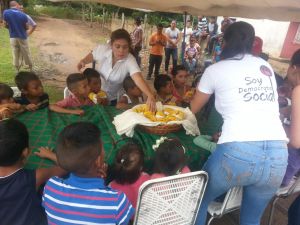 UNT lleva jornada solidaria a niños de Viento Fresco