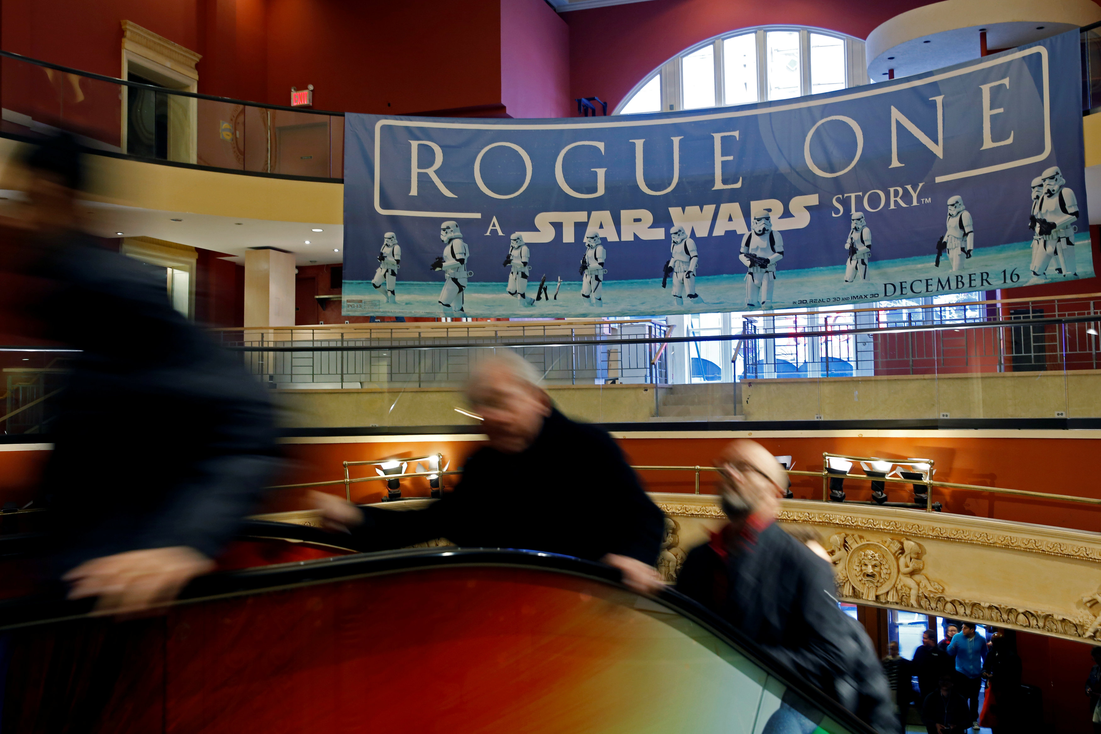 “Rogue One” se mantiene con fuerza en la cima de la taquilla en EEUU y Canadá