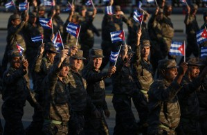Cuba exhibe fortaleza en desfile militar antes de que Trump asuma presidencia EEUU