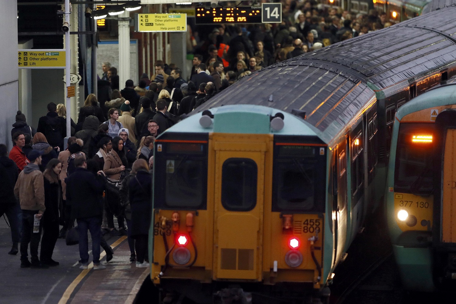 Una huelga de metro complica la vida a millones de londinenses (Fotos)