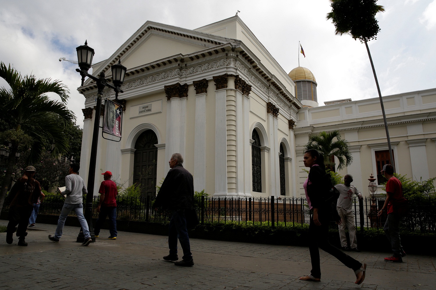 Choque de poderes solo llevará a un “punto muerto”