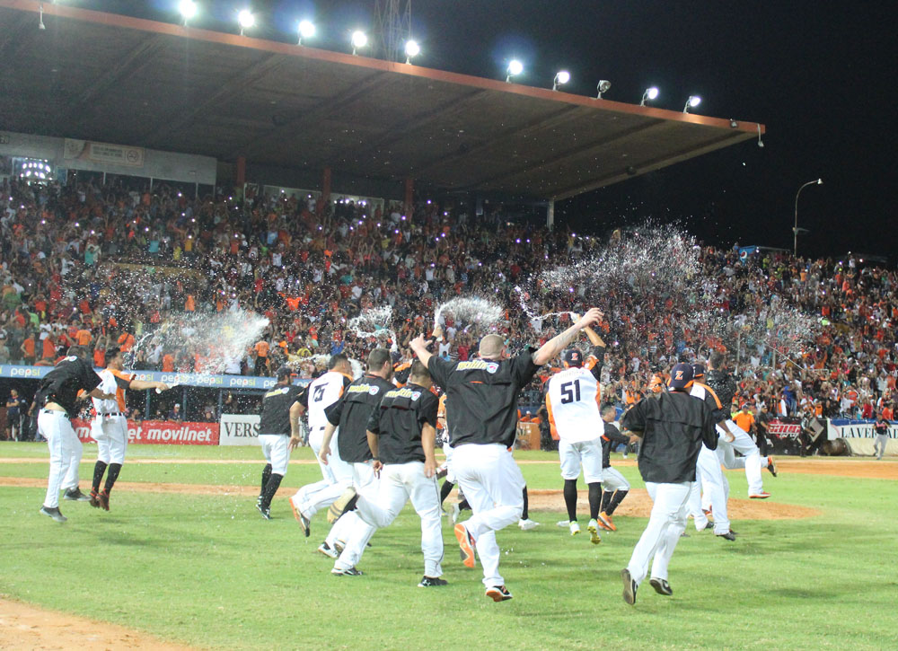 Águilas del Zulia clasifican a la final del béisbol venezolano luego de 17 años (FOTOS)