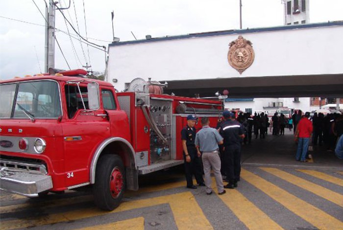 Hombre intentó lanzarse de un edificio con su hijo en Lara