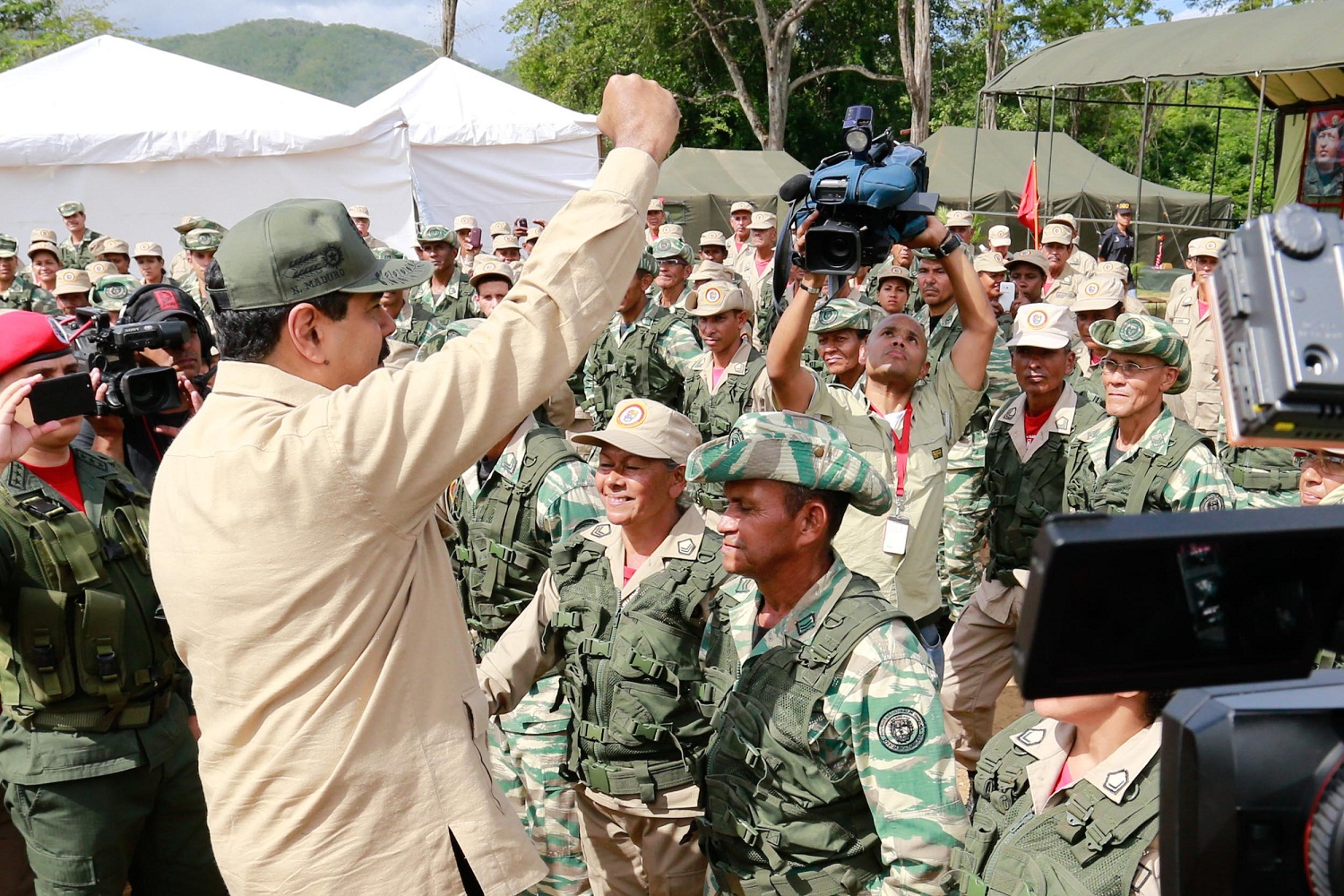 Opositores y activistas rechazan dar a civiles tareas de seguridad e inteligencia