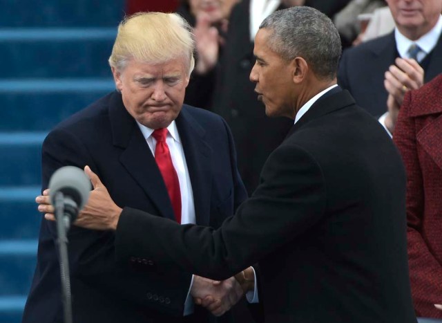 US President Barack Obama (R) greets President-elect Donald Trump as he arrives on the platform at the US Capitol in Washington, DC, on January 20, 2017, before his swearing-in ceremony. / AFP PHOTO / Mandel NGAN