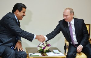 Moscú teme “revolución de color” en Venezuela y recomienda el diálogo que Maduro quiere