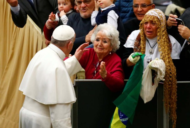 Pope Francis waves as he arrives to lead his Wednesday general audience in Paul VI Hall at the Vatican January 25, 2017. REUTERS/Tony Gentile