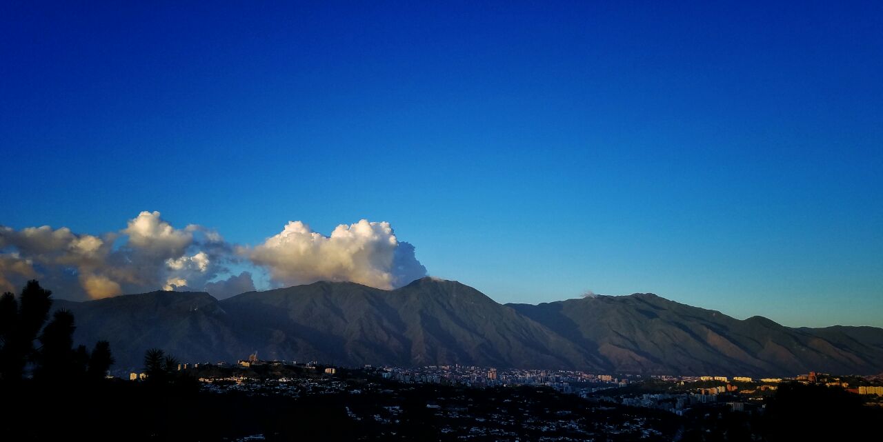 Vacílate el hermoso atardecer que nos regaló Caracas este #25Ene (FOTO)