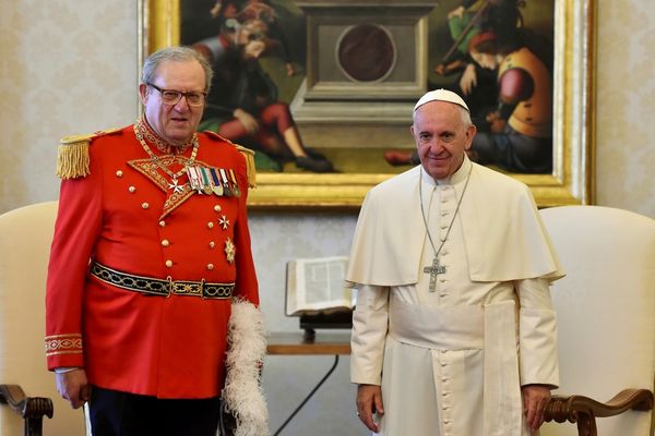 papa francisco y  Festing