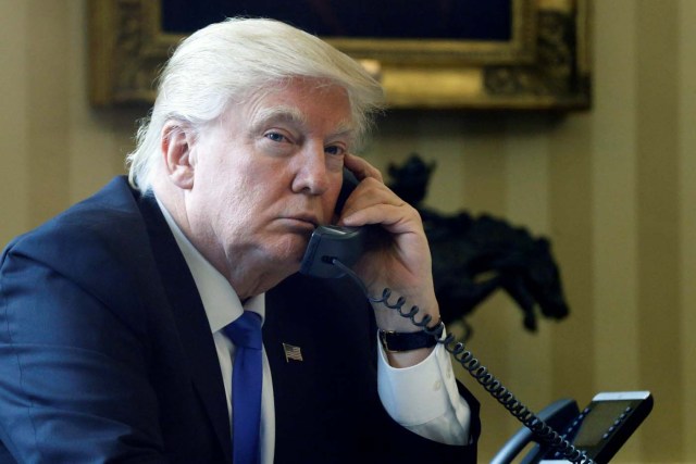 U.S. President Donald Trump speaks by phone with Russia's President Vladimir Putin in the Oval Office at the White House in Washington, U.S. January 28, 2017.  REUTERS/Jonathan Ernst