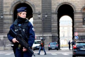 El agresor del Louvre está siendo operado y su pronóstico es reservado
