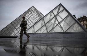 La Justicia sospecha que el agresor del Louvre tenía cómplices en Europa
