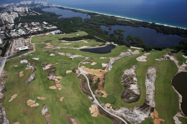 El estado de las instalaciones olímpicas de Rio, seis meses después El golf fue uno de los nuevos deportes de los Juegos de Rio, pero el césped de las calles ha ido perdiendo el verde y se está empezando a secar.